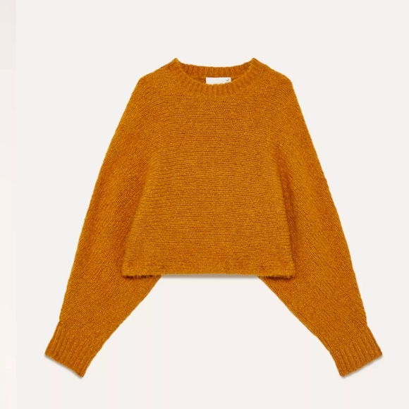 Cropped Sweater - Picture 4 of 4